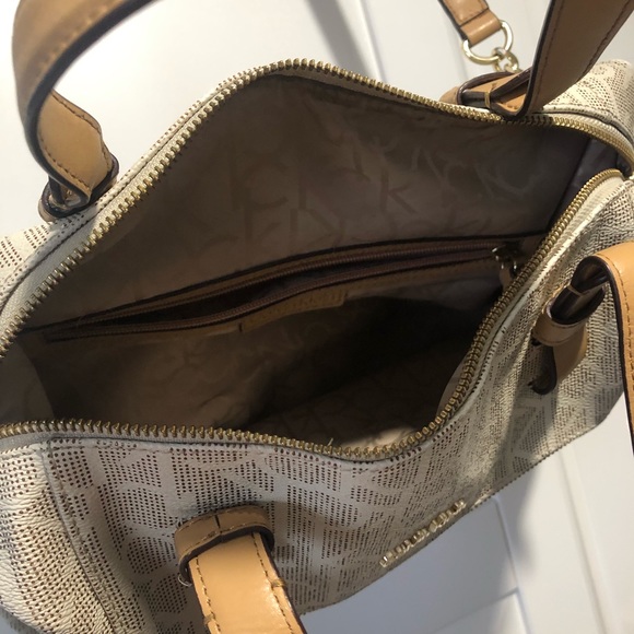 Calvin Klein Cream Handbag and Crossbody Bag - Picture 4 of 7